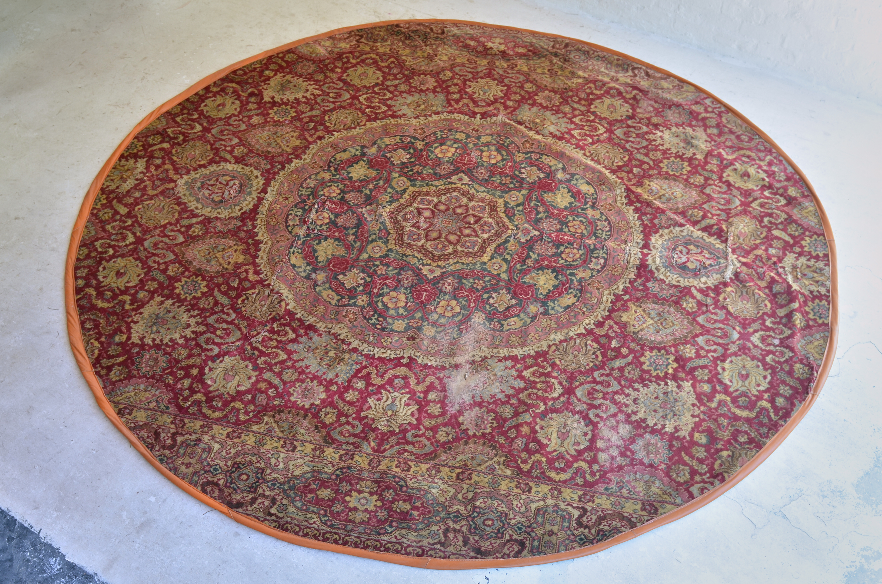 048 Round Red Carpet